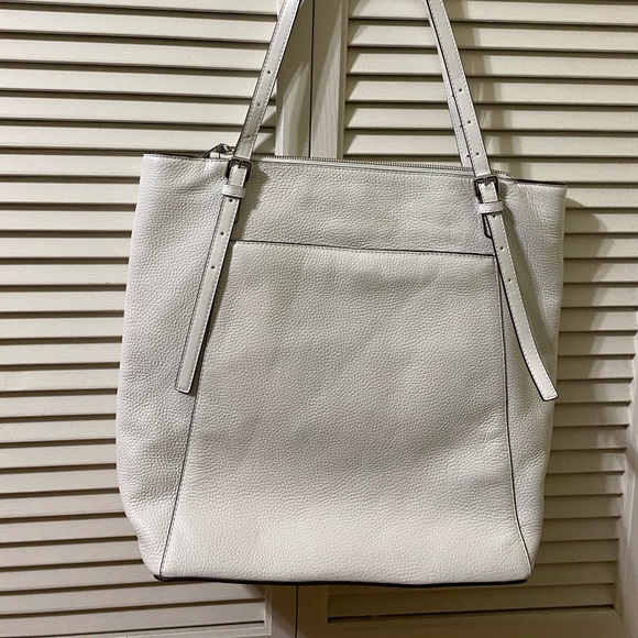 Michael Kors Large Voyager Tote - Picture 3 of 7